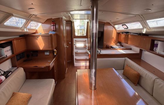 Sailboat Beneteau Oceanis 37 11.5m