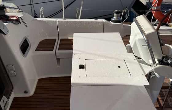 Sailboat Beneteau Oceanis 37 11.5m