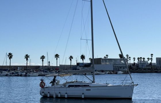 Sailboat Beneteau Oceanis 37 11.5m