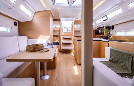 Sailboat Jeanneau Sun Odyssey 410 12.35m
