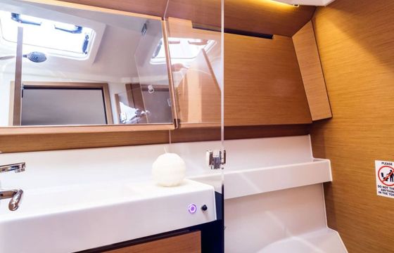 Sailboat Jeanneau Sun Odyssey 410 12.35m