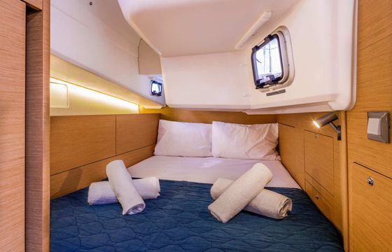 Sailboat Jeanneau Sun Odyssey 410 12.35m
