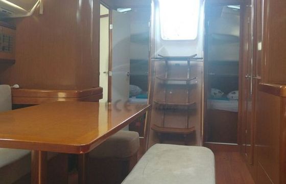 Sailboat Beneteau Oceanis 430 13m