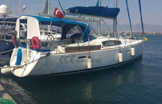Sailboat Beneteau Oceanis 430 13m