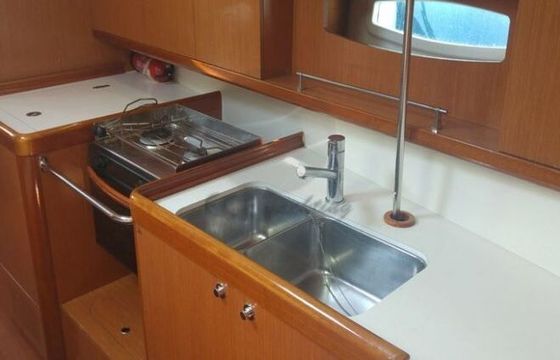 Sailboat Beneteau Oceanis 430 13m