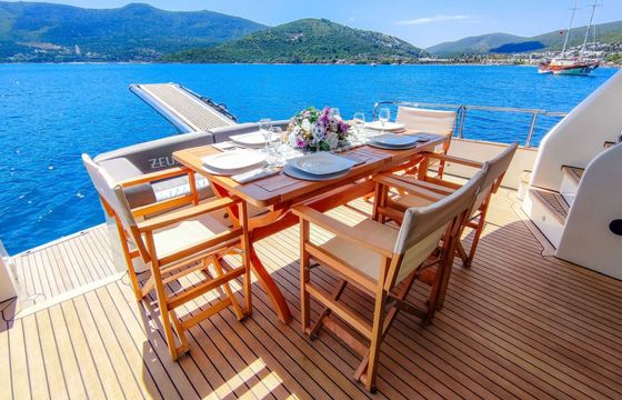 Motorboat 20m Luxury Motor Yacht Motor Yacht 1200hp
