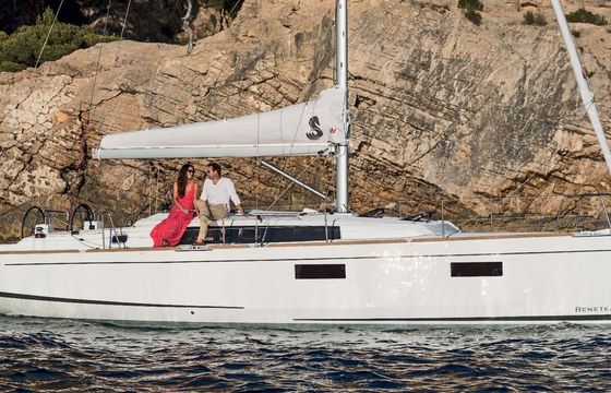 Sailboat BENETEAU OCEANIS 38.1 10.45m