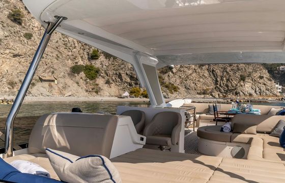 Motor yacht Sunseeker Manhattan 66 2400hp