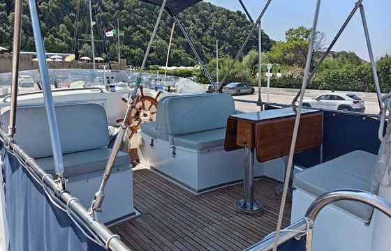 Motorboat Grand Banks 36 220hp