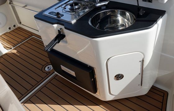 Motorboat Quicksilver ACTIV 755 SUNDECK 225hp