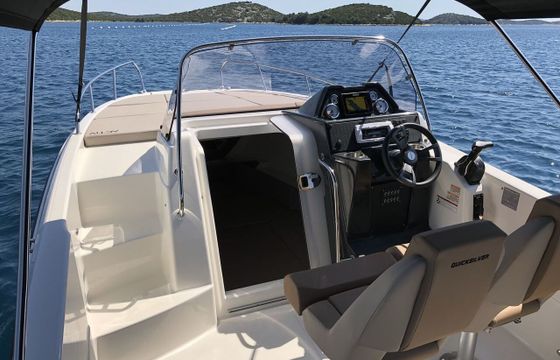Motorboat Quicksilver ACTIV 755 SUNDECK 225hp
