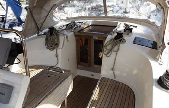 Sailboat BAVARIA CRUISER 36 11.3m