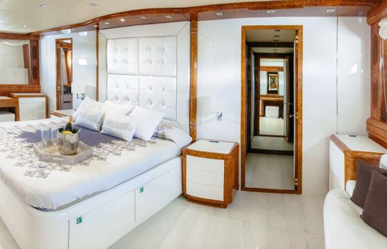 Motor yacht Mangusta 108 3000hp