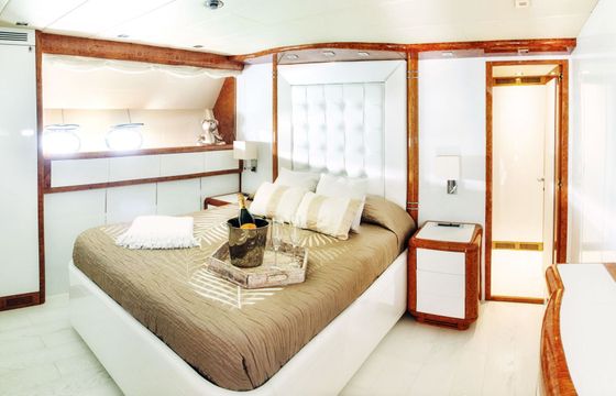 Motor yacht Mangusta 108 3000hp