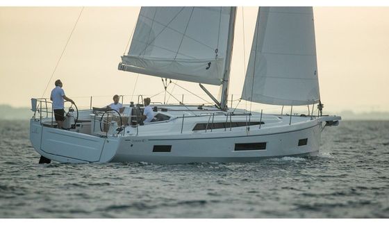 Sailboat Beneteau Oceanis 40.1 12m