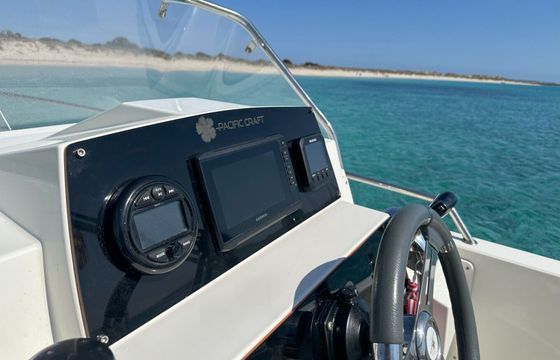 Motorboat Pacific Craft Sun Cruiser 630 150hp