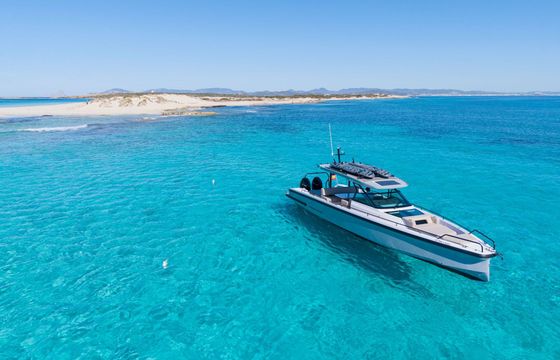 Motorboat Axopar 37 Mediterranean Sut Top Brabus Line 600hp