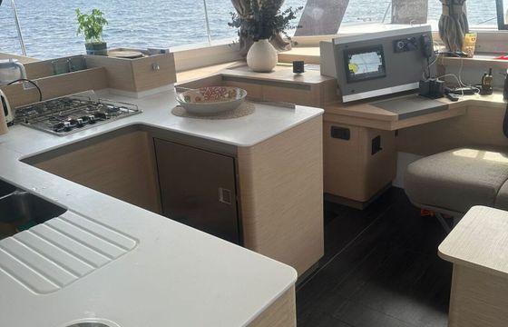 Catamaran Fountain Pajot Astrea 42 12.5m