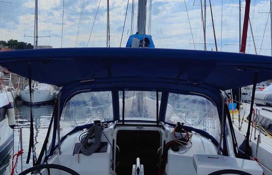 Sailboat Bénéteau Oceanis 30.1 9m