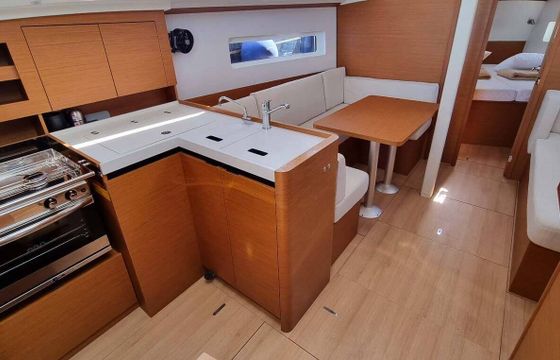 Sailboat Jeanneau Sun Odyssey 380 11m