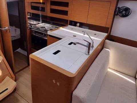 Sailboat Jeanneau Sun Odyssey 380 11m