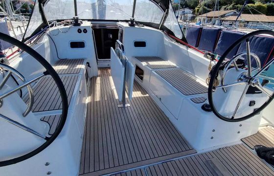 Sailboat Jeanneau Sun Odyssey 380 11m