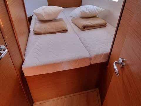 Sailboat Jeanneau Sun Odyssey 380 11m