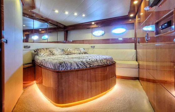 Motor yacht Pershing 65 2840hp