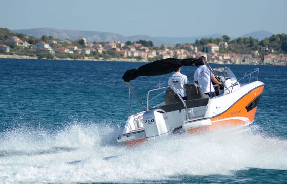Motorboat Jeanneau Cap Camarat 7.5 Wa 250hp