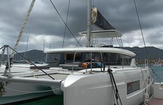 Catamaran Lagoon-Bénéteau Lagoon 46 - 4 + 2 cab. 13m