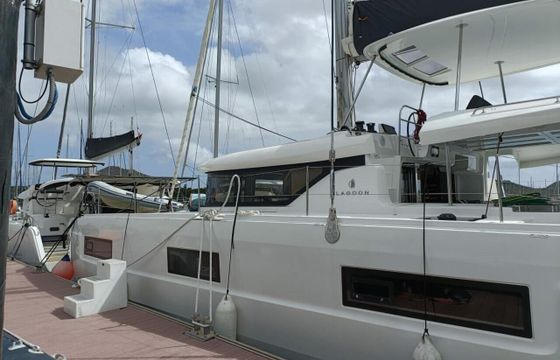 Catamaran Lagoon-Bénéteau Lagoon 46 - 4 + 2 cab. 13m