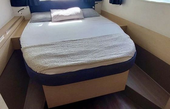 Catamaran Fountaine Pajot Lucia 12m