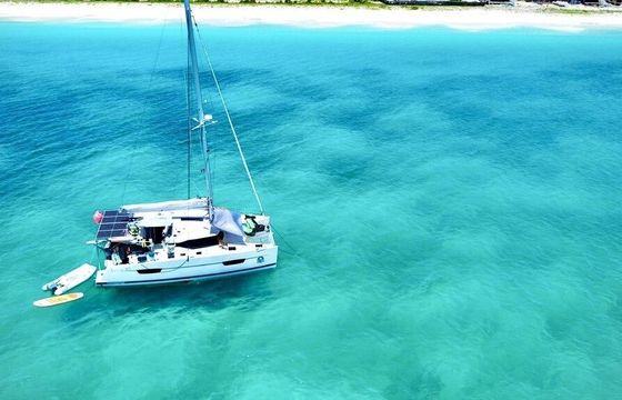 Catamaran Fountaine Pajot Lucia 12m