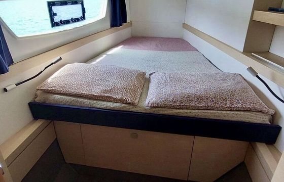 Catamaran Fountaine Pajot Lucia 12m
