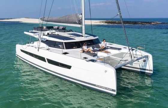 Catamaran Fountaine Pajot Aura 51 16m