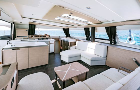 Catamaran Fountaine Pajot Aura 51 16m