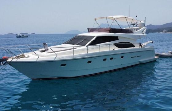 Motorboat Ferretti 53 900hp