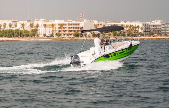 Boat without licence  Malibu California 5.7 40hp
