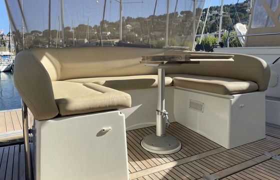 Motor yacht Beneteau Monte Carlo 47 900hp