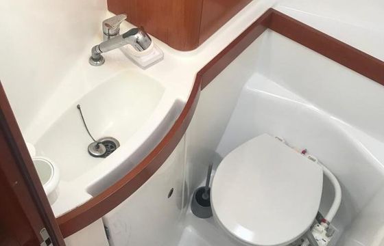 Sailboat Beneteau Oceanis 40 12m