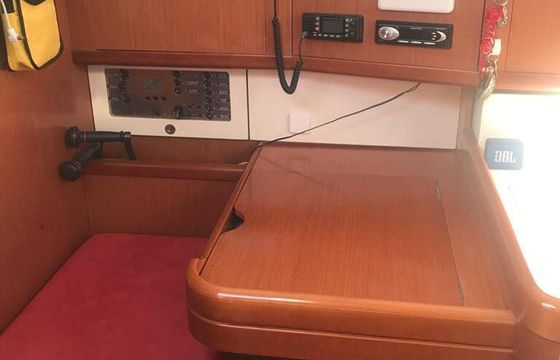Sailboat Beneteau Oceanis 40 12m