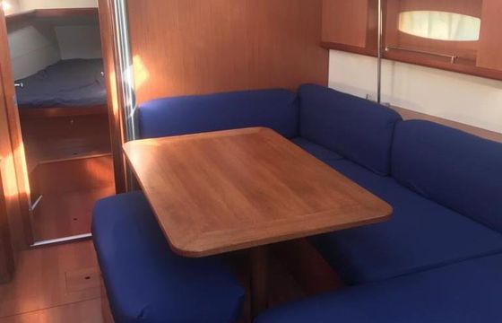 Sailboat Beneteau Oceanis 40 12m