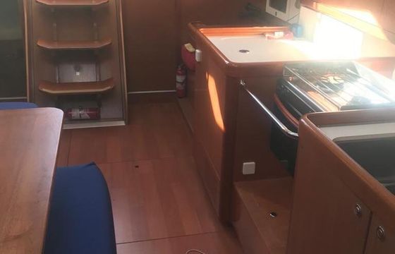 Sailboat Beneteau Oceanis 40 12m
