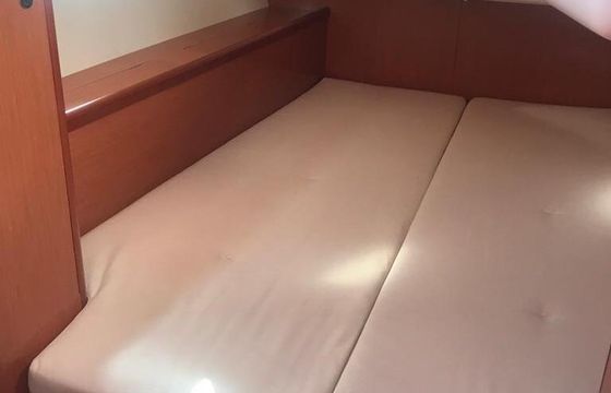 Sailboat Beneteau Oceanis 40 12m