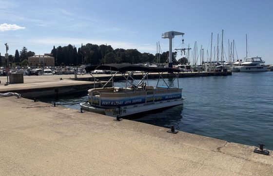 Motorboat Harris Sunliner 220 200hp