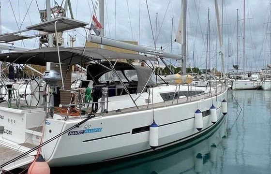 Sailboat Dufour 520 GL 15m