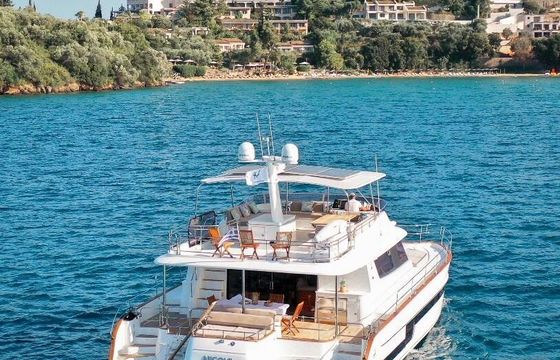 Motor yacht Fontaine Pajot Queensland 55