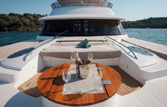 Motor yacht Fontaine Pajot Queensland 55