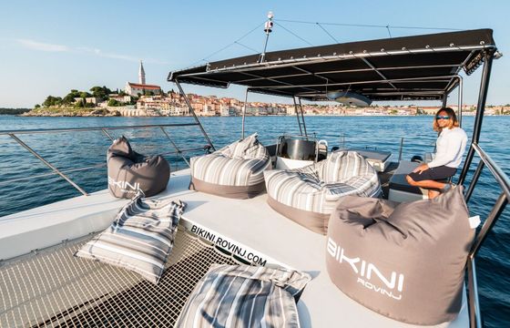 Motorboat HALF Day Catamaran rentals Bikini 140hp