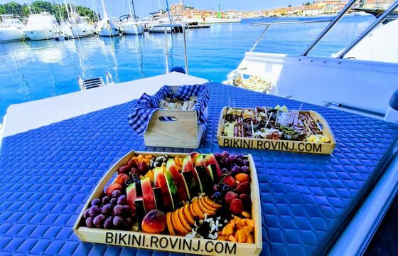 Motorboat HALF Day Catamaran rentals Bikini 140hp